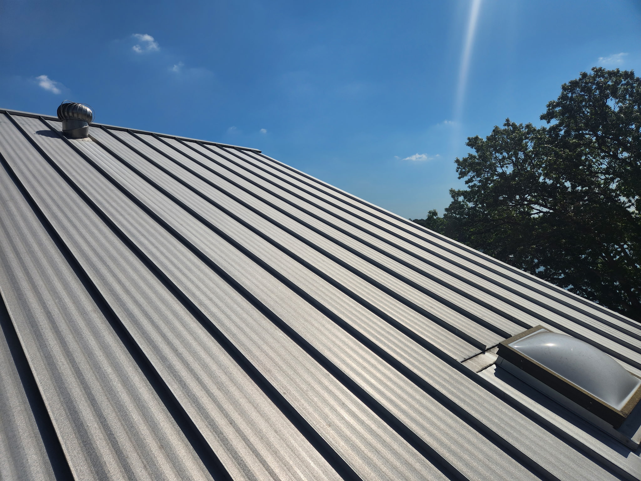 Moonman Contracting — metal roof installation (angle B)